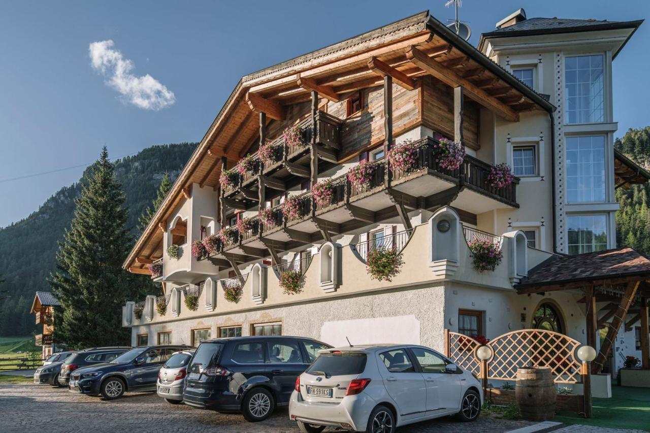 Chalet Pineta Relax Location Canazei Exterior foto