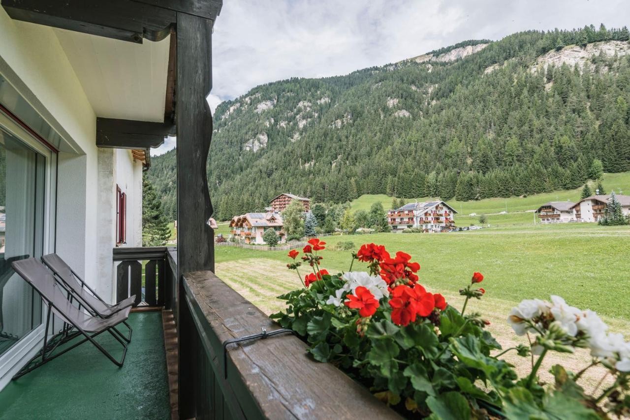 Chalet Pineta Relax Location Canazei Exterior foto