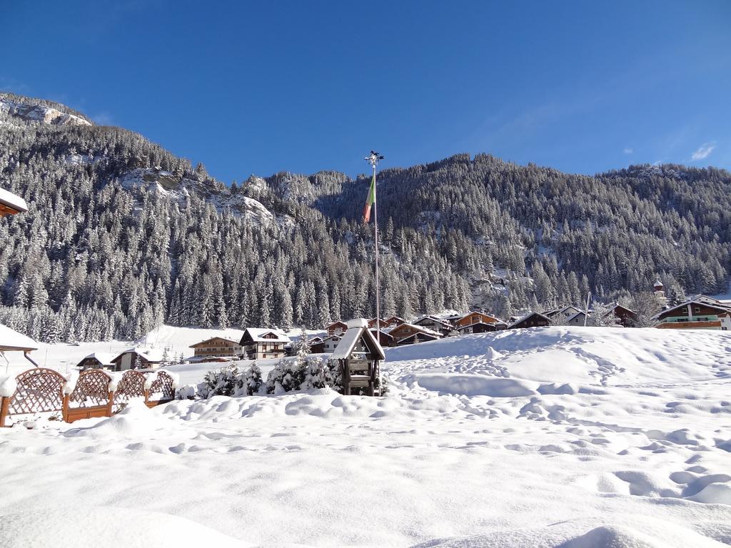 Chalet Pineta Relax Location Canazei Exterior foto